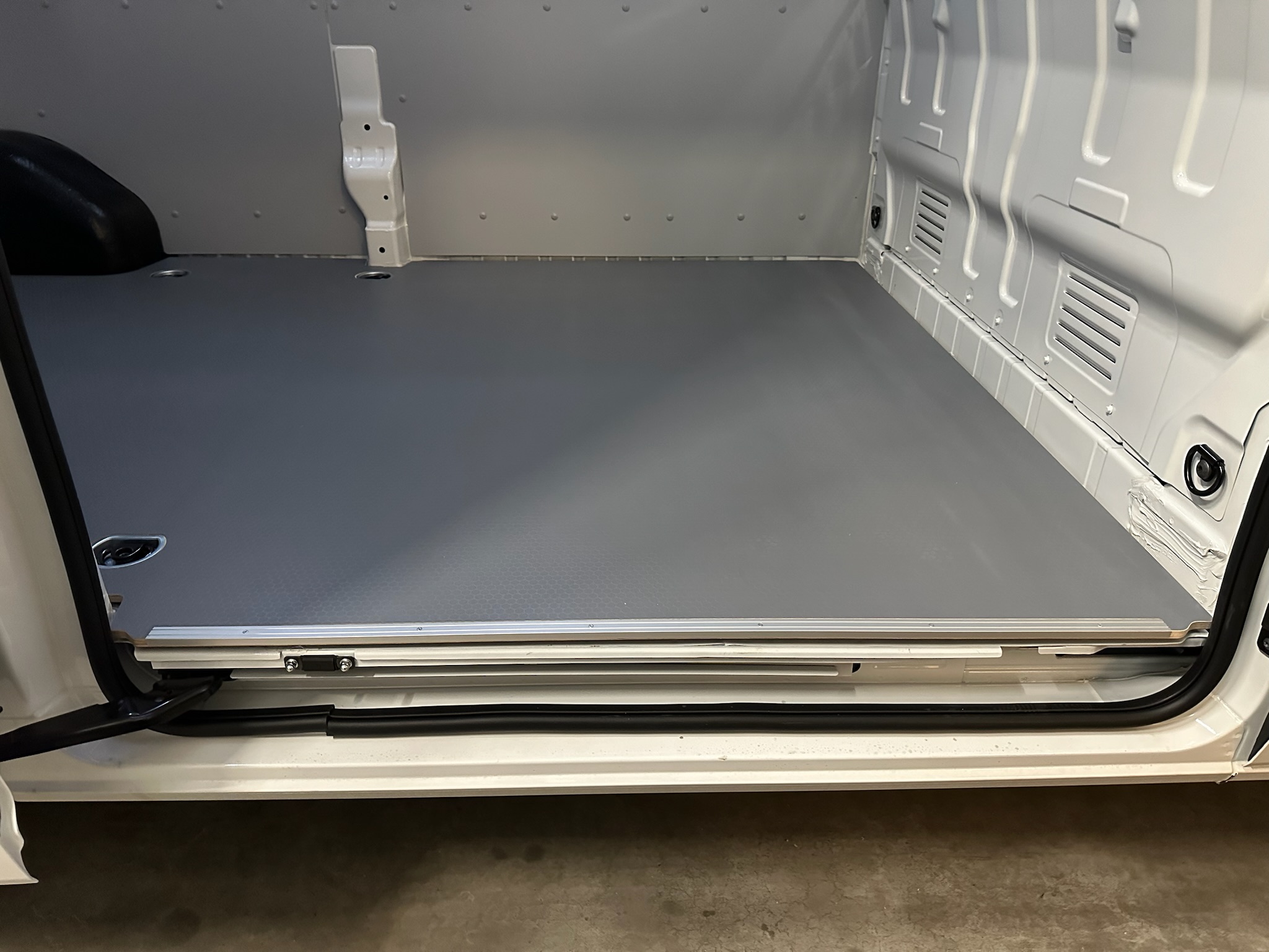 Maxus Deliver 9 Laderaumboden L3 - Ab 2021