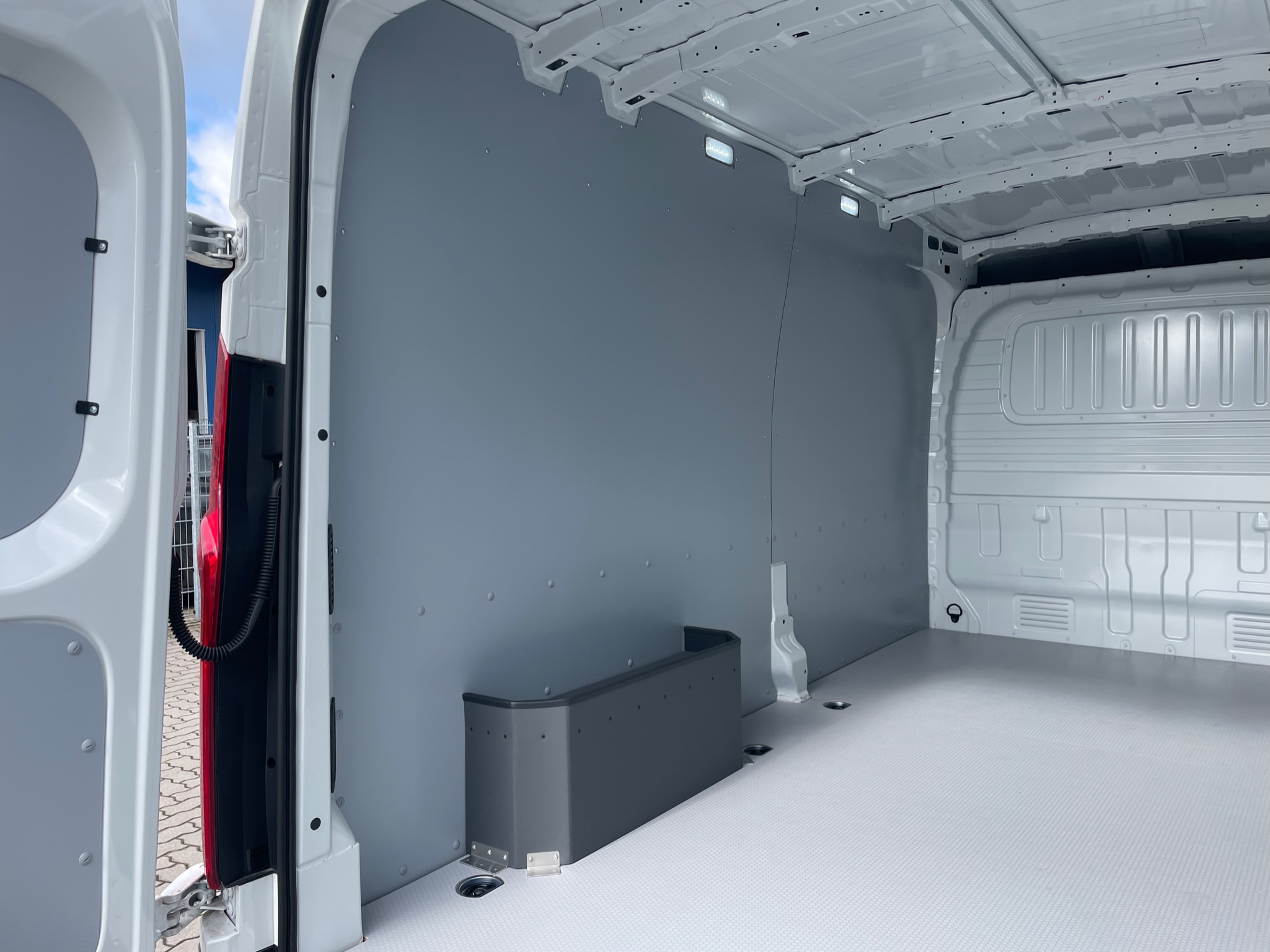 Maxus e-Deliver 9 Seitenverkleidung L3 - Ab 2021