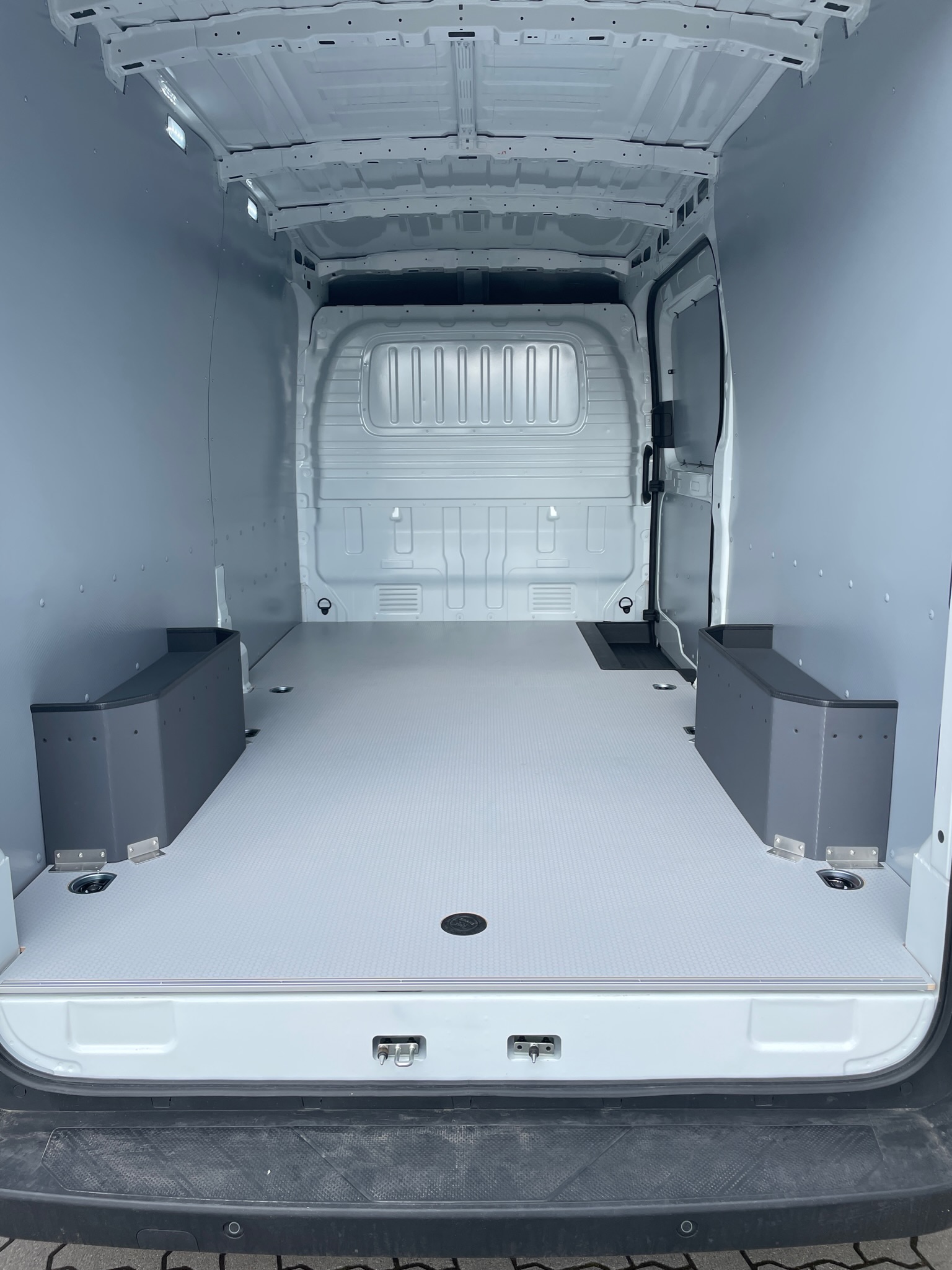Maxus e-Deliver 9 Laderaumboden L3 - Ab 2021